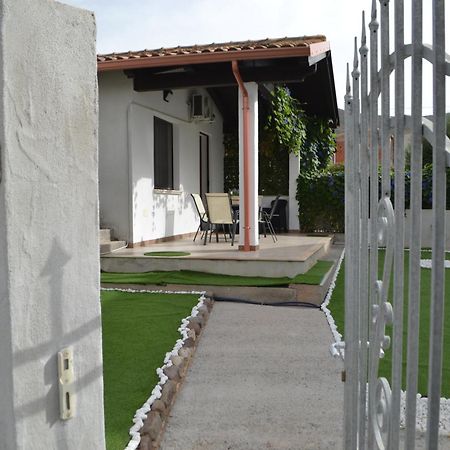 Casa Giovanna San Giovanni Suèrgiu Exteriör bild