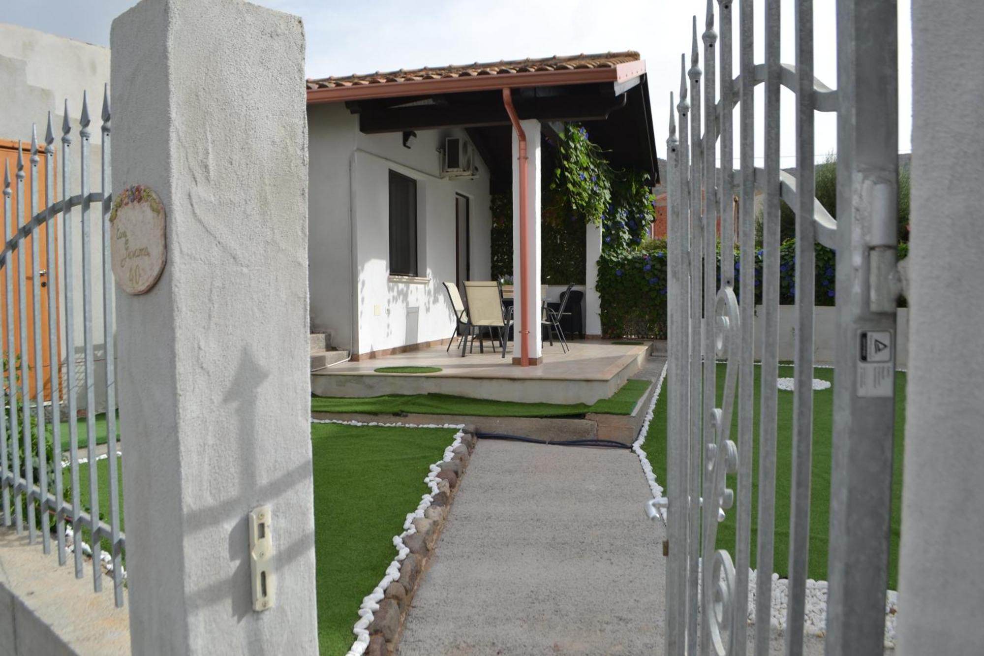 Casa Giovanna San Giovanni Suèrgiu Exteriör bild